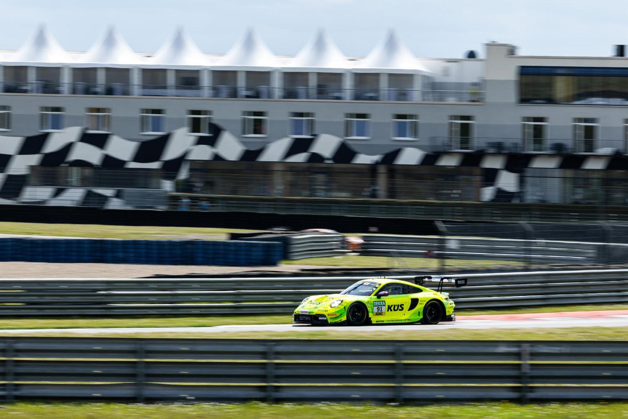 Hotel Motorsport Arena Ошерслебен Екстер'єр фото