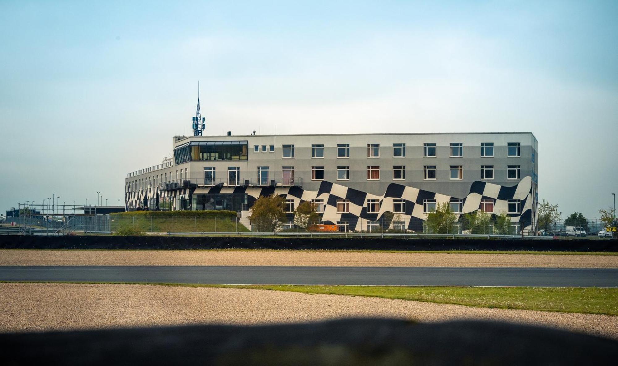 Hotel Motorsport Arena Ошерслебен Екстер'єр фото
